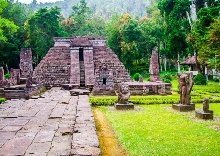 5 Days Yogyakarta: Prambanan, Borobudur Temple, Merapi Volcano, Solo City Program