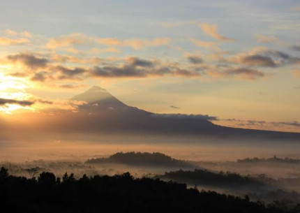 Sunrise Borobudur Prambanan