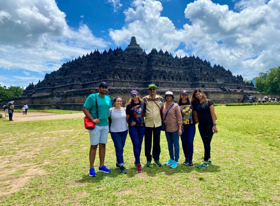 From Yogyakarta: Borobudur & Prambanan Temple Tour