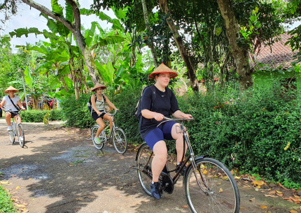 From Yogyakarta: Borobudur Cycling Village Tour