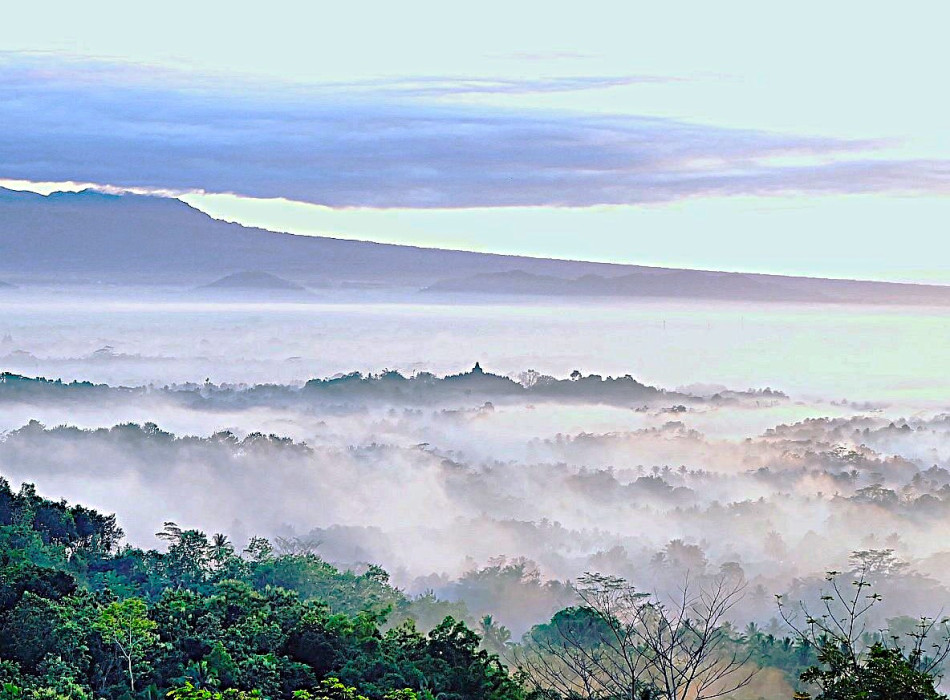 Sunrise Borobudur Dieng Plateau