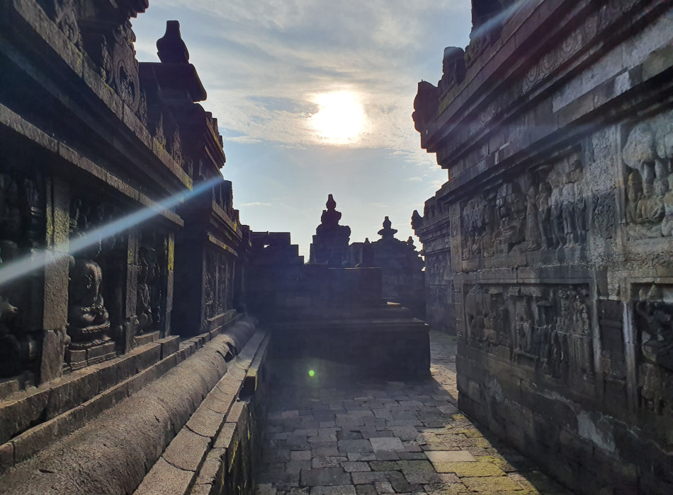 Sunrise Borobudur Dieng Plateau