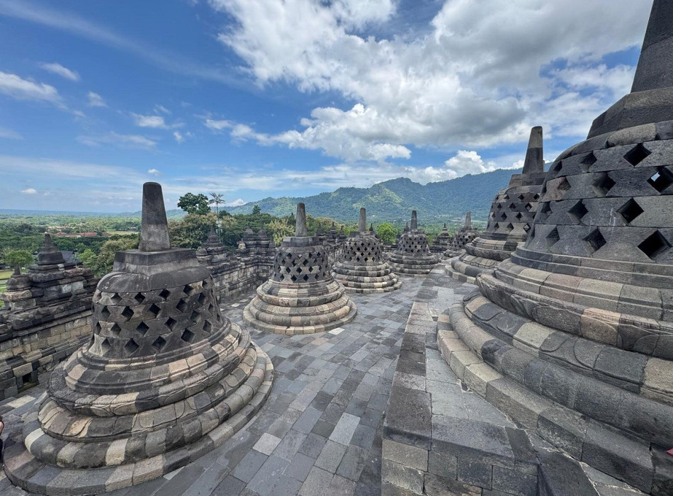 Sunrise Borobudur Merapi Jeep Lava Tour