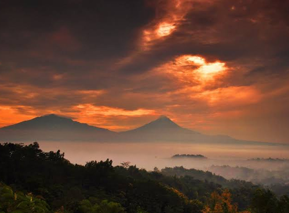 Sunrise Borobudur Prambanan