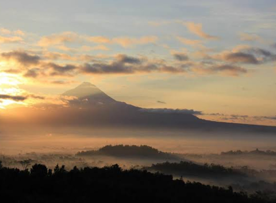 Sunrise Borobudur Prambanan