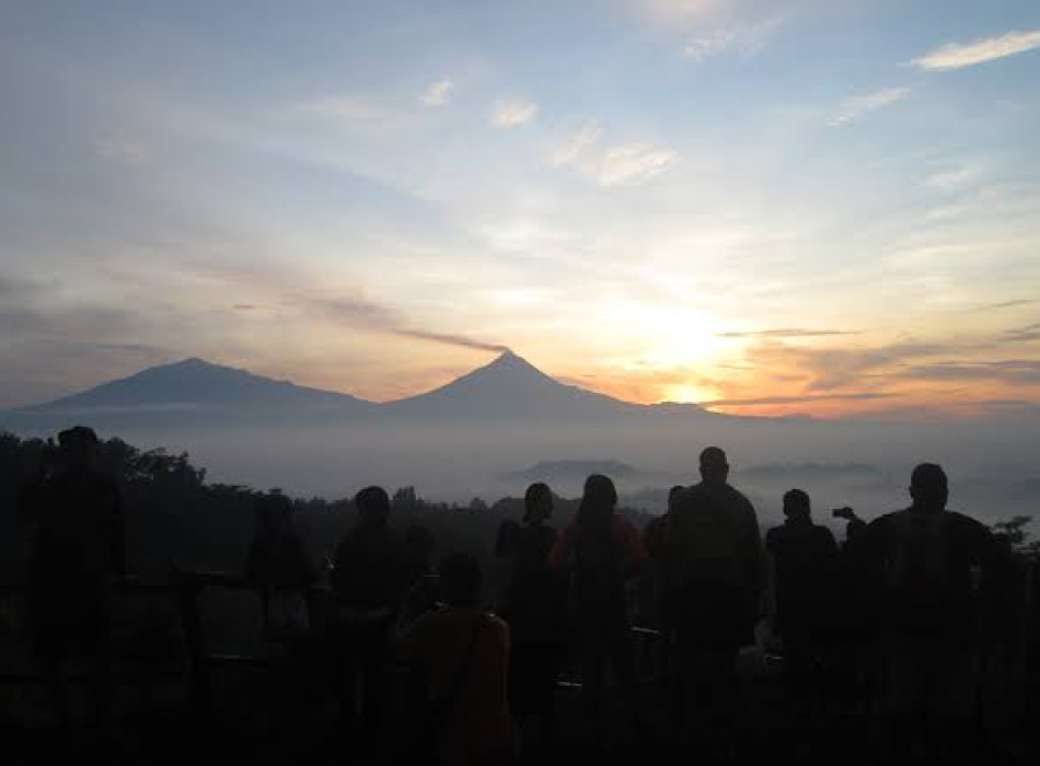 Sunrise Borobudur Prambanan
